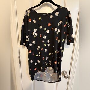 LuLaRoe oversized High-low Short Sleeve Shirt (XS).